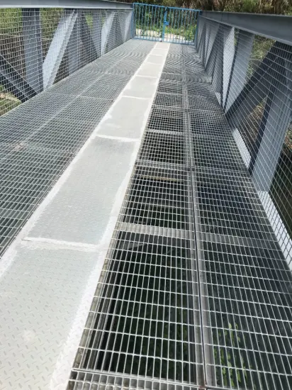 Gradini in rete di acciaio zincato per pavimenti con struttura in acciaio